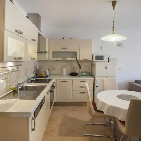 Orsula Apartment *