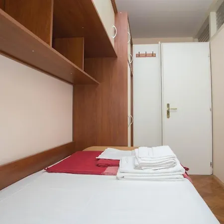 Orsula Apartment
