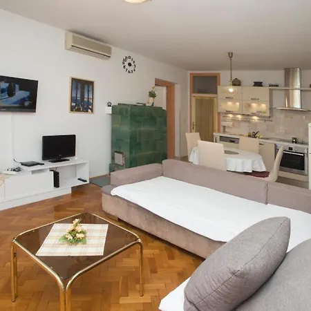Orsula Apartment *