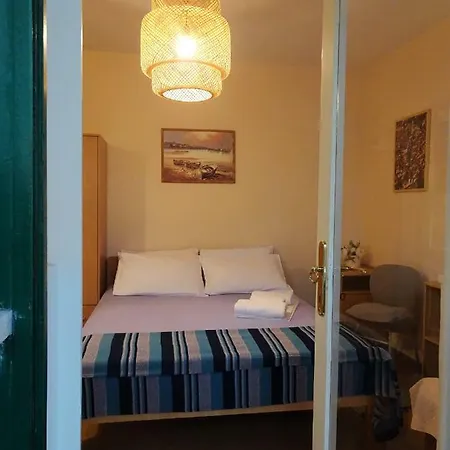 Orsula Apartment *